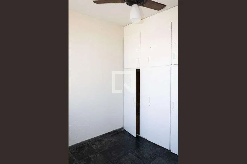 Apartamento de 2 quartos em condomínio com piscina — photo 2