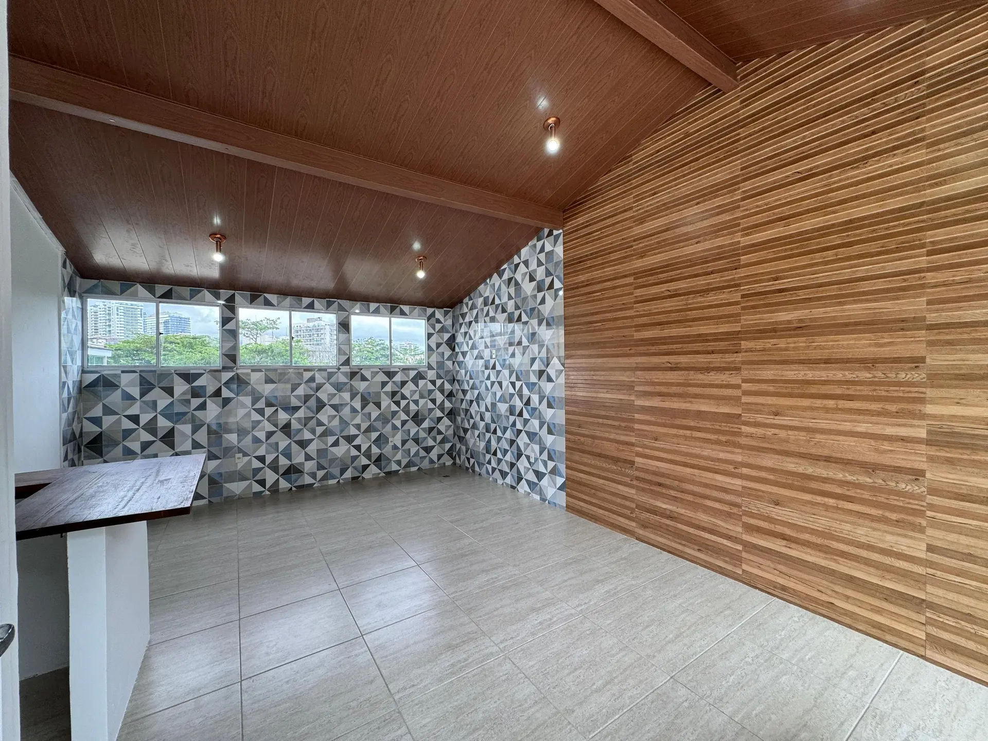 4-bedroom apartment with balcony and private BBQ grill — photo 8