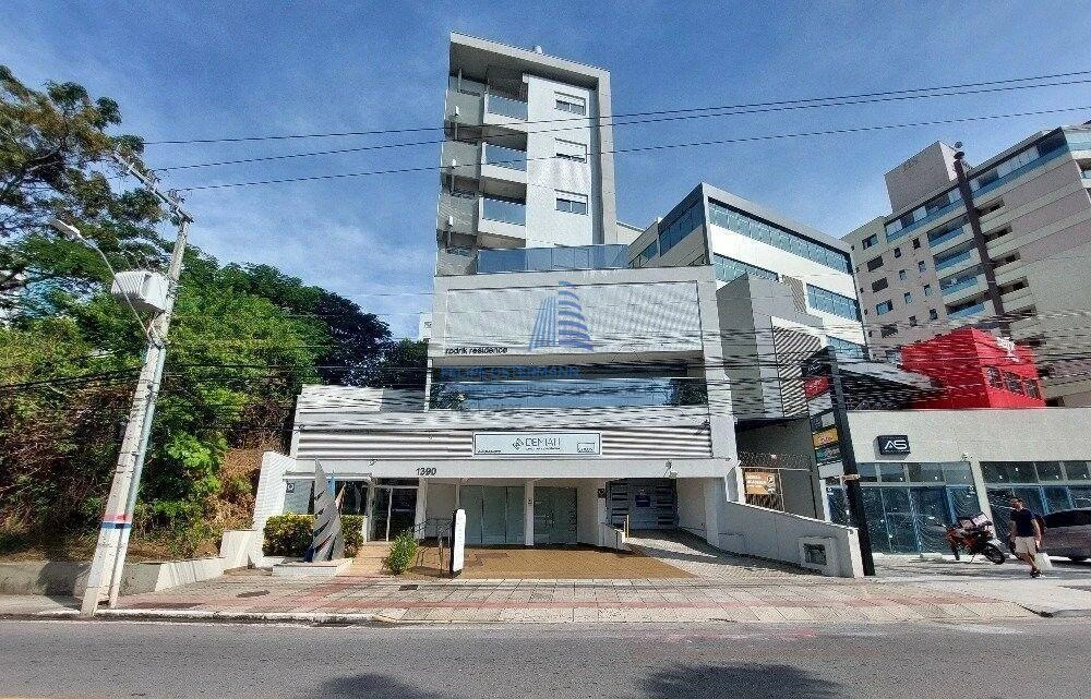 One-bedroom apartment with a glass-enclosed balcony — photo 40