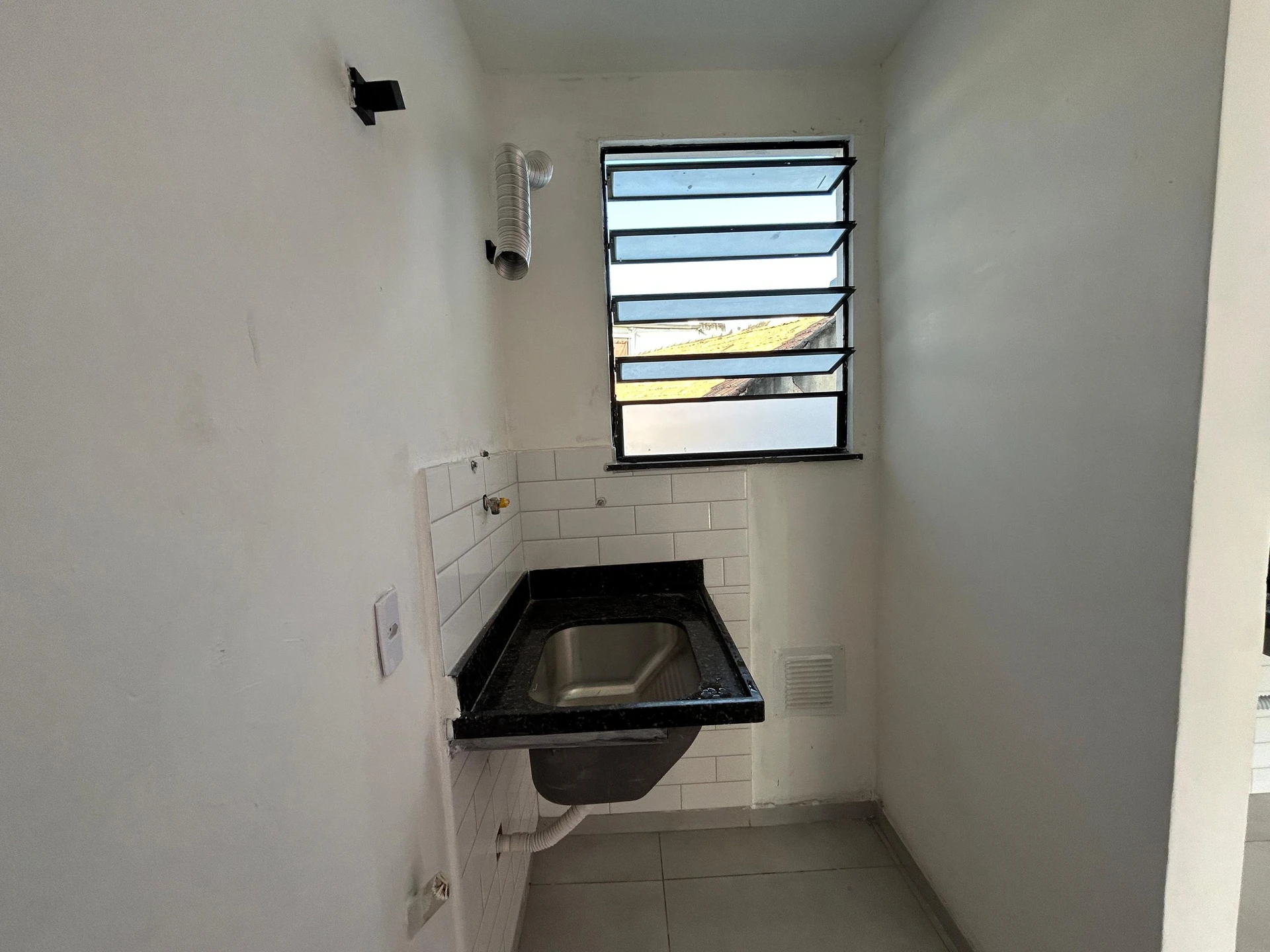 Квартира с 2 спальнями, 1 ванной при спальне и балконом — photo 24