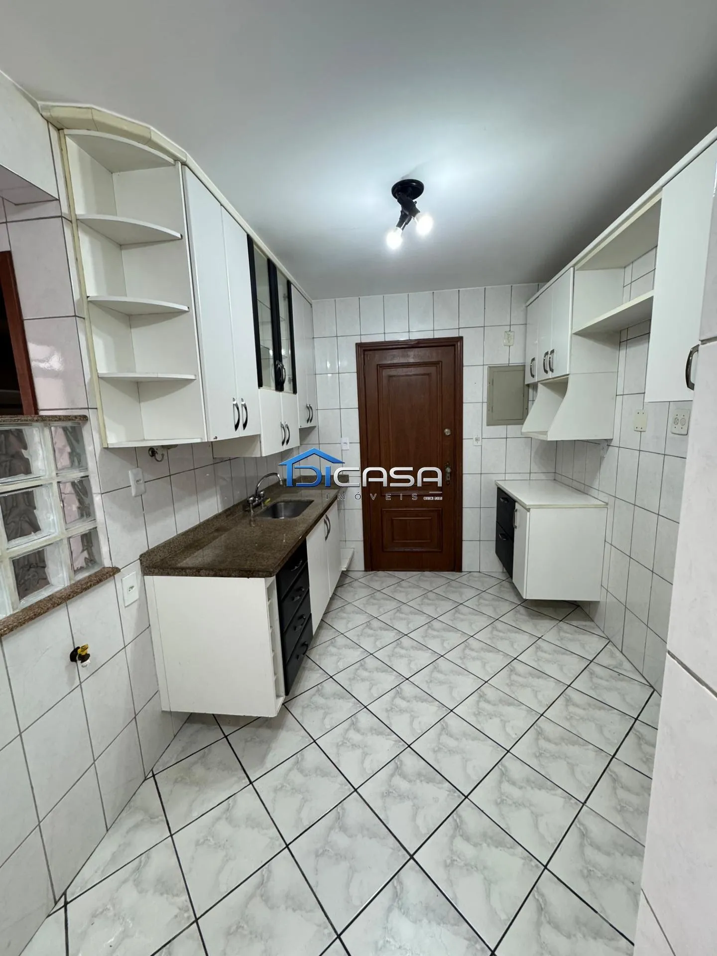 2-bedroom apartment with a walk-in closet — photo 26