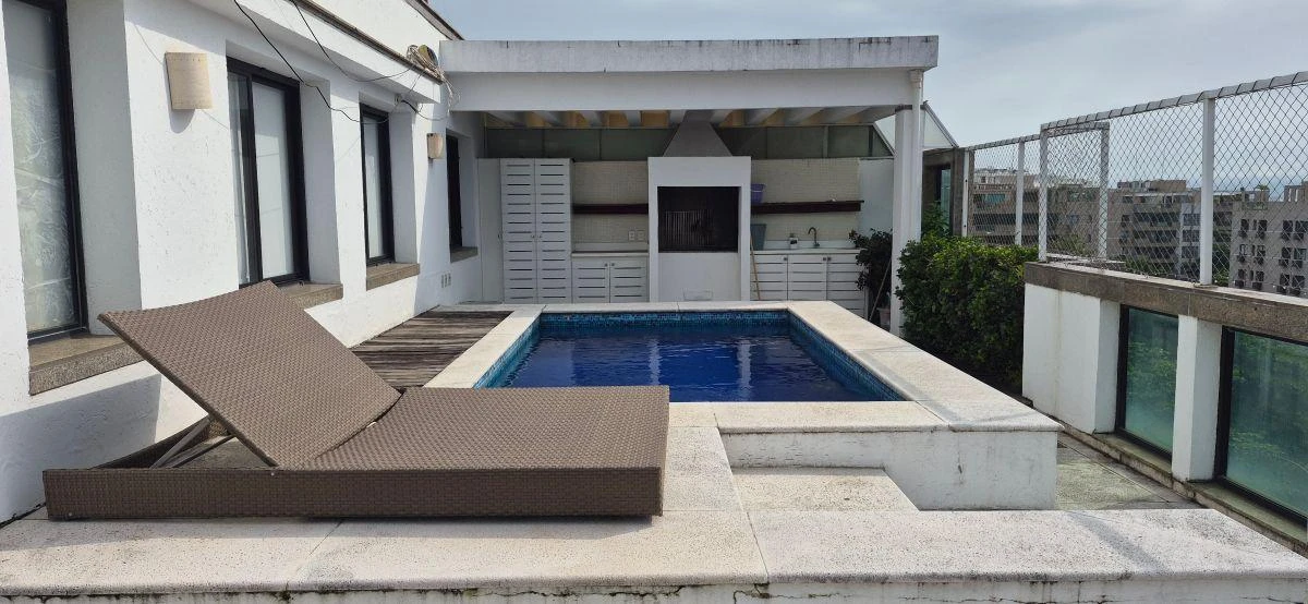 Bathtub in a 5-bedroom apartment, 465 m² — photo 20