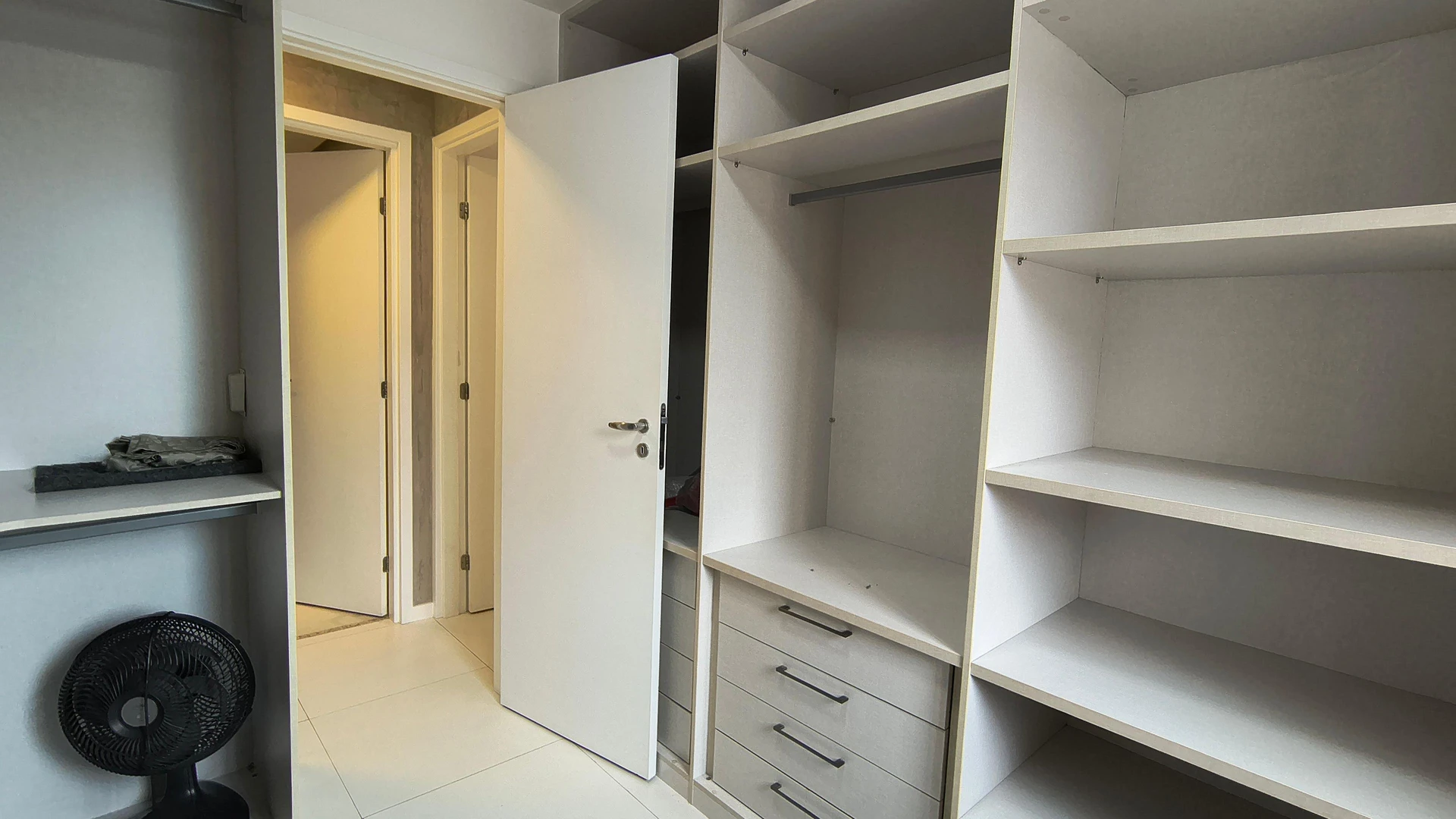 2-bedroom apartment with an enclosed, floor-to-ceiling balcony — photo 38