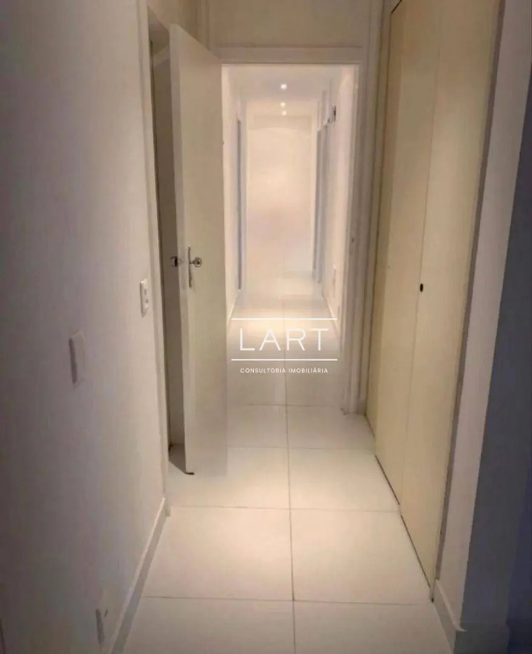 Apartamento mobiliado com 4 quartos e 4 banheiros — photo 11