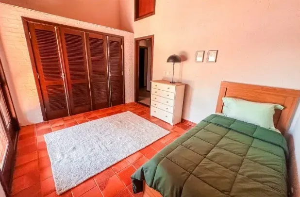 Casa de 4 quartos com espaço de home office — photo 15