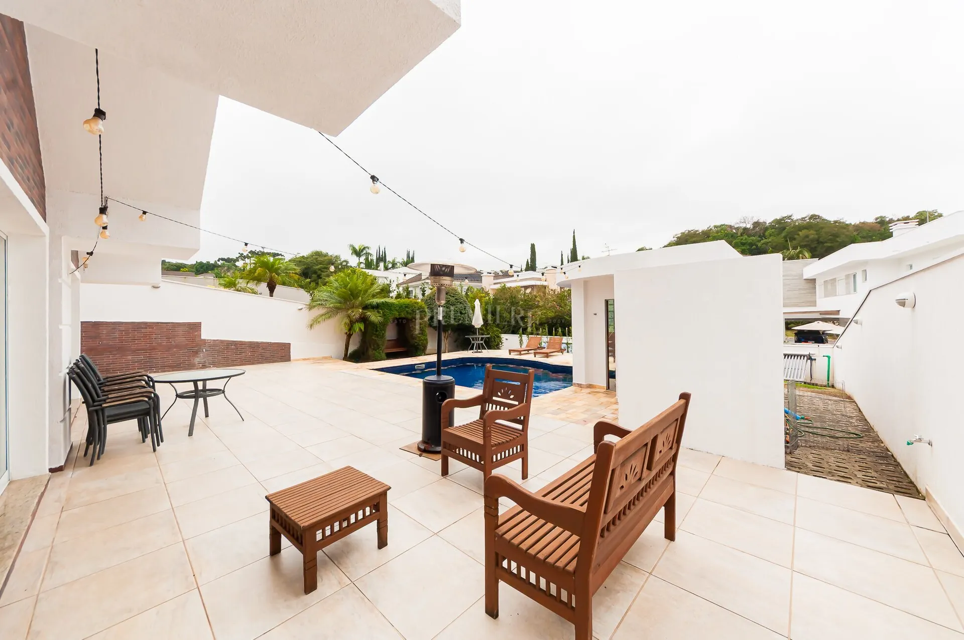 House with 3 en-suite bedrooms and 450 m² — photo 33