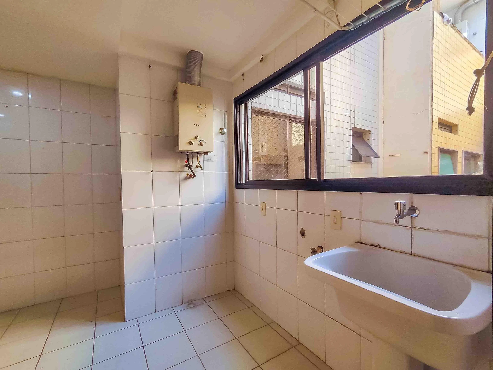 Apartamento sem mobília com 3 quartos e área de lavanderia — photo 17