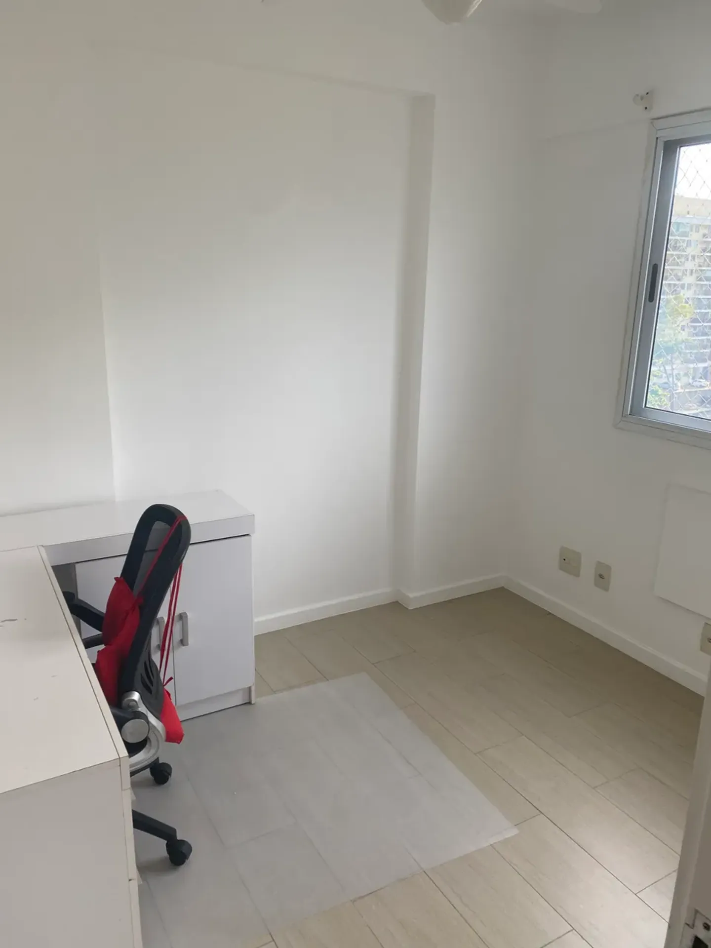 Furnished apartment, 91 m², with a glass-enclosed balcony — photo 7