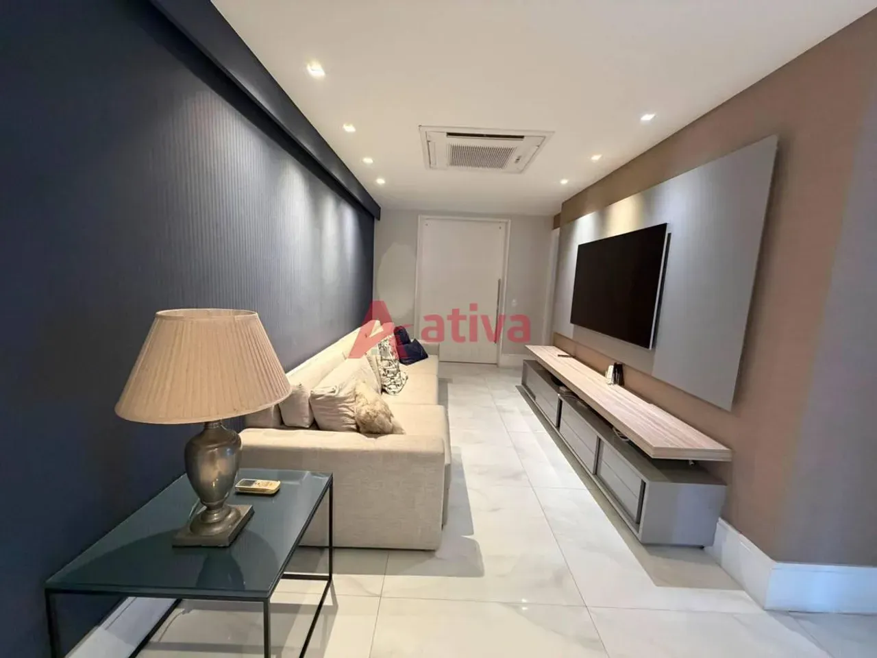 Furnished apartment with 4 bedrooms and an open-plan kitchen — photo 28