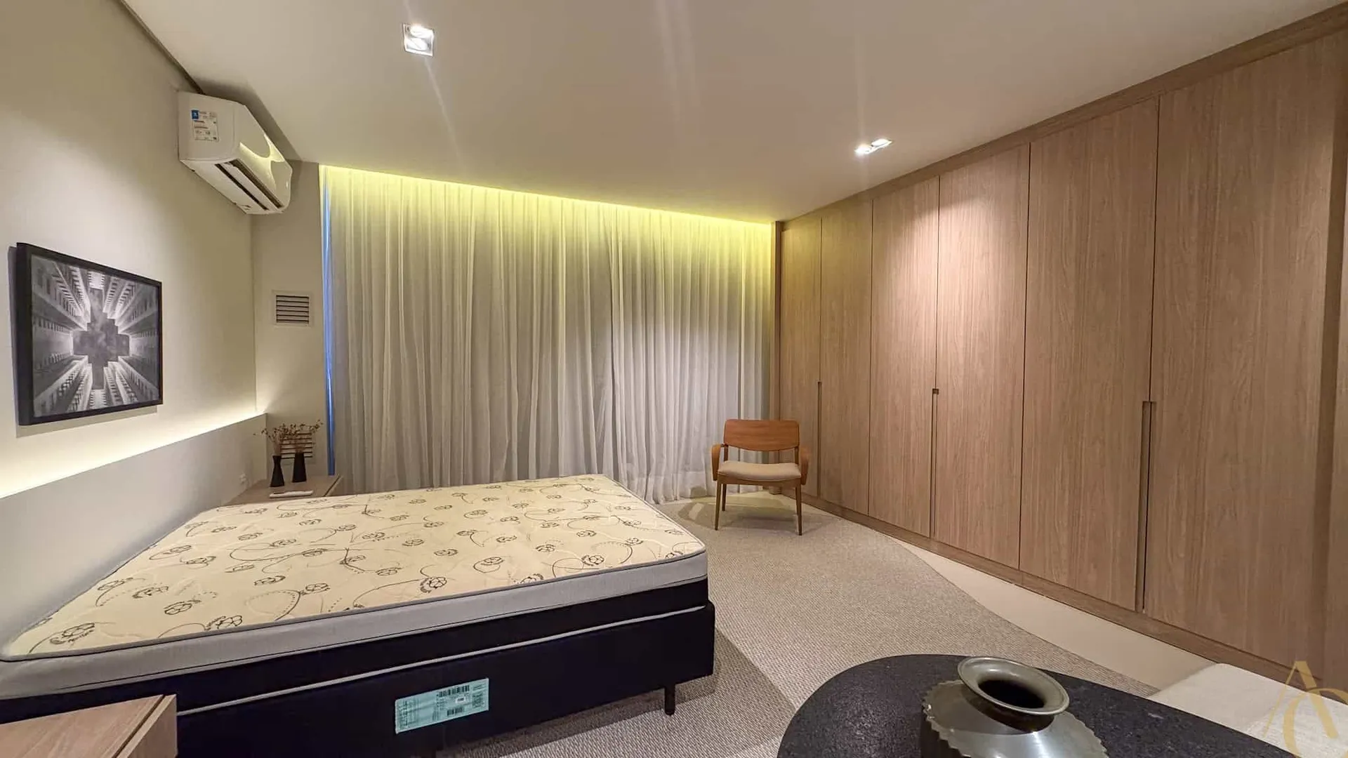 Furnished studio with integrated kitchen and 1 bathroom — photo 16