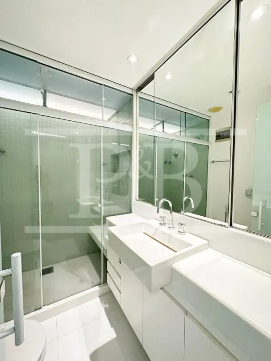 3-bedroom rental apartment with 3 bathrooms and 263 m² — photo 10