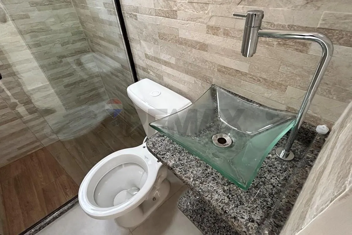 Студия 30 м² на 2 этаже с душем в стекле — photo 4