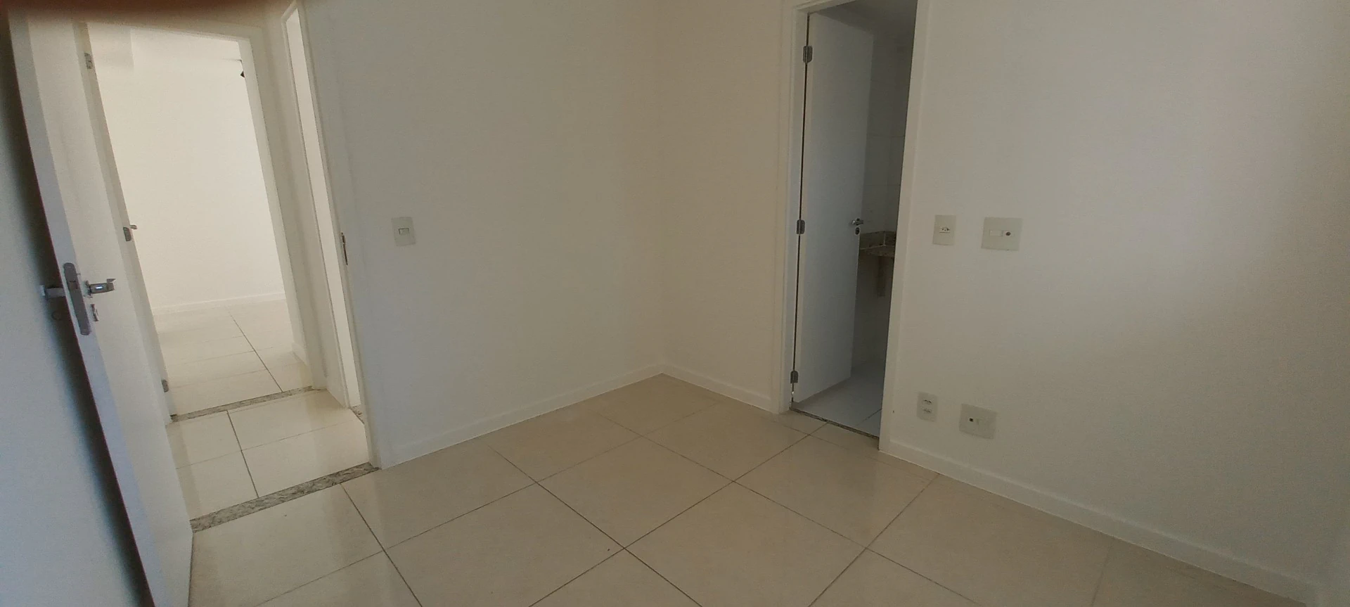Apartment with 3 en-suites and 4 bathrooms — photo 16