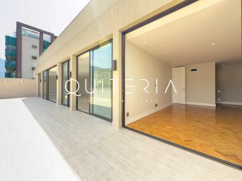 Penthouse apartment with 4 bedrooms and a balcony — photo 8
