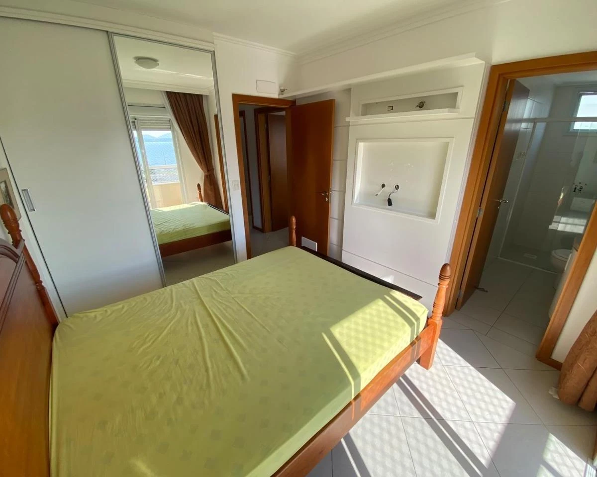 3-bedroom apartment with a water view — photo 13