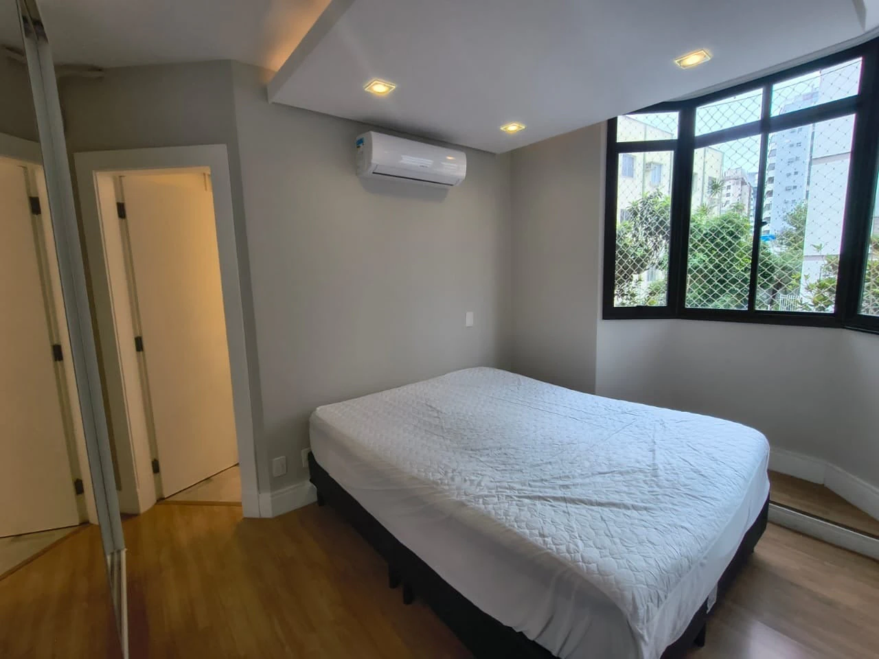 Floor-to-ceiling windows in a 3-bedroom apartment, 90 m² — photo 17