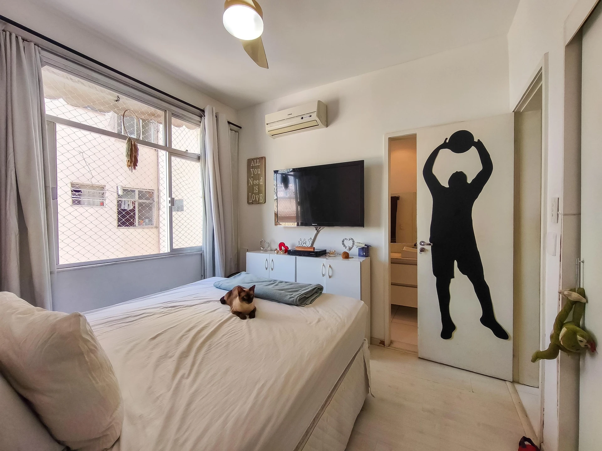3-bedroom apartment with a walk-in closet — photo 13