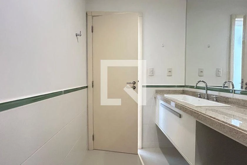 Furnished apartment, 196 m², with a glass-enclosed balcony — photo 39