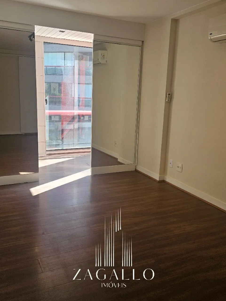 Rental apartment with 4 bedrooms, balcony, and 3 parking — photo 17