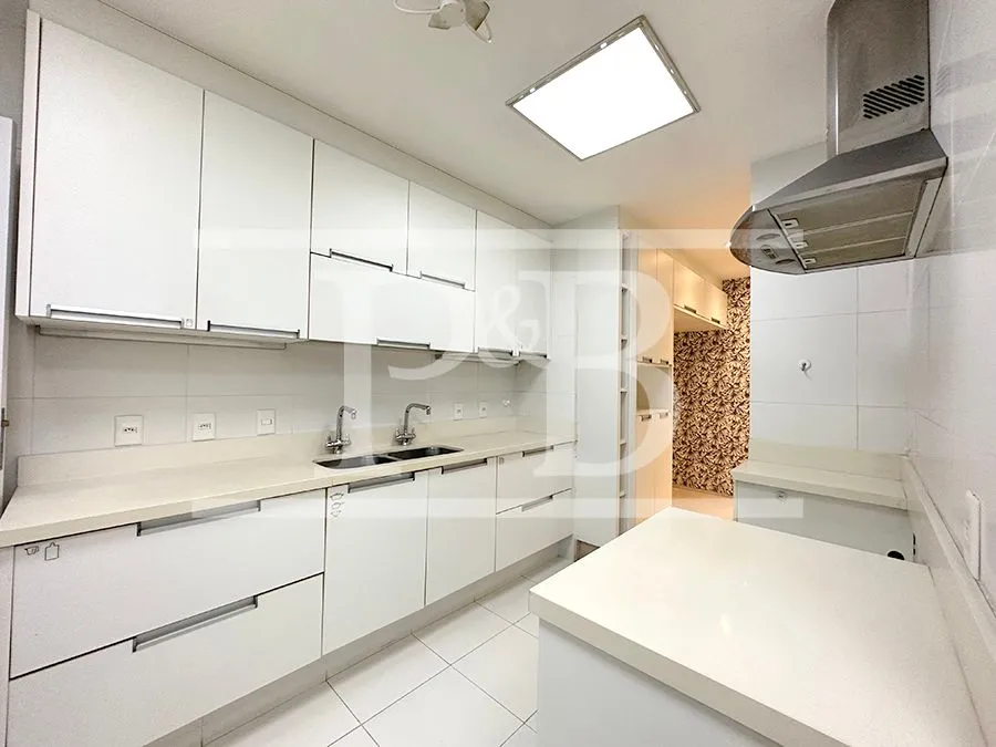 3-bedroom rental apartment with 3 bathrooms and 263 m² — photo 29