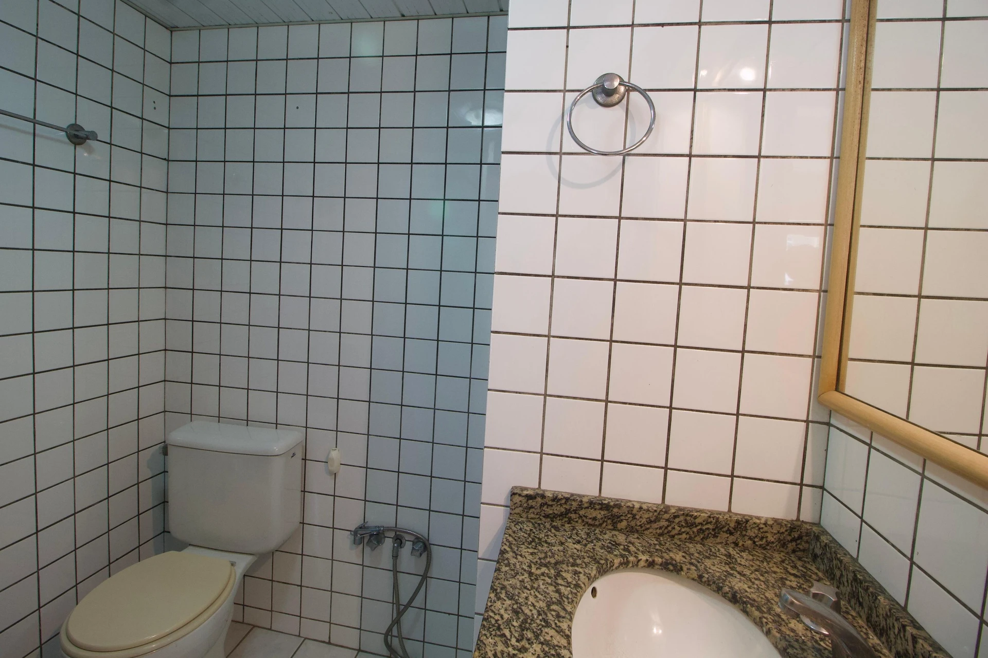 Furnished 1-bedroom apartment with a balcony — photo 25