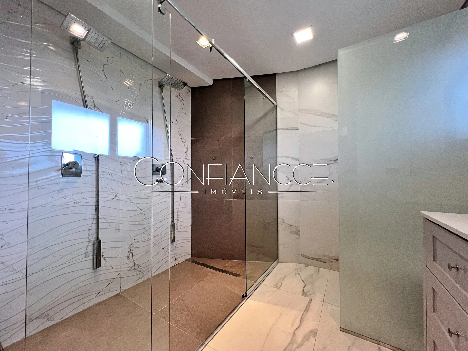 Apartamento de 463 m² con 3 suites y 4 plazas — photo 31