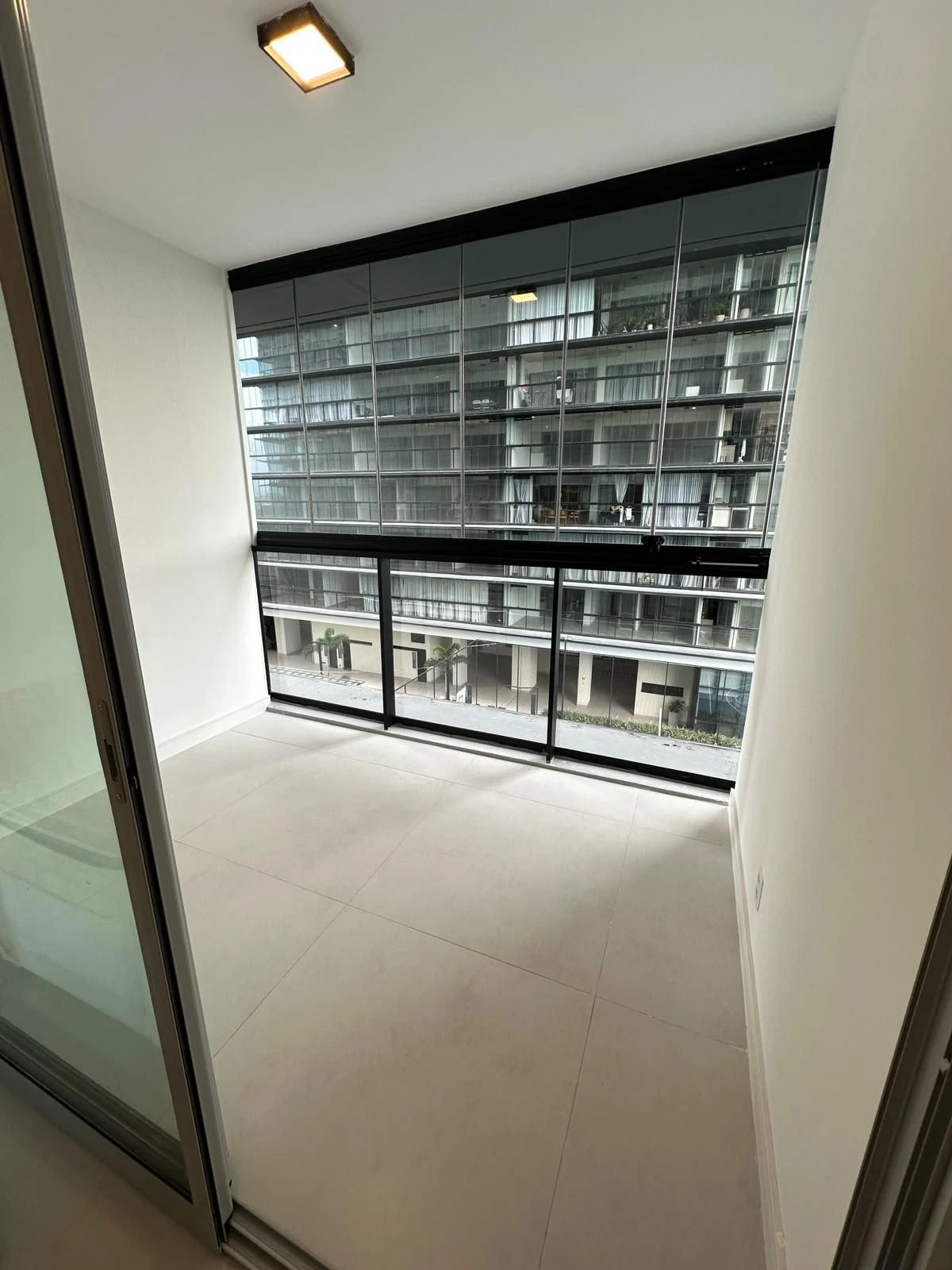 Floor-to-ceiling windows in a 2-bedroom apartment, 84 m² — photo 48
