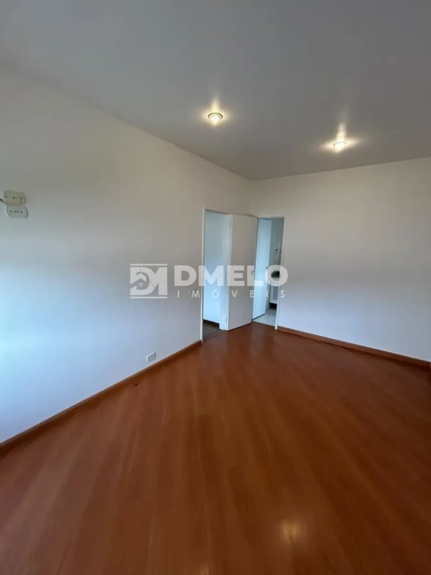 Apartment, 83 m², with wood or laminate floors — photo 8