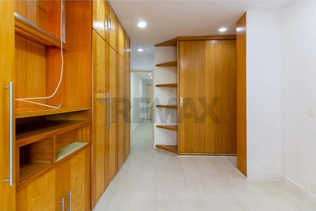 217 m² apartment with 4 bedrooms and balcony BBQ — photo 27