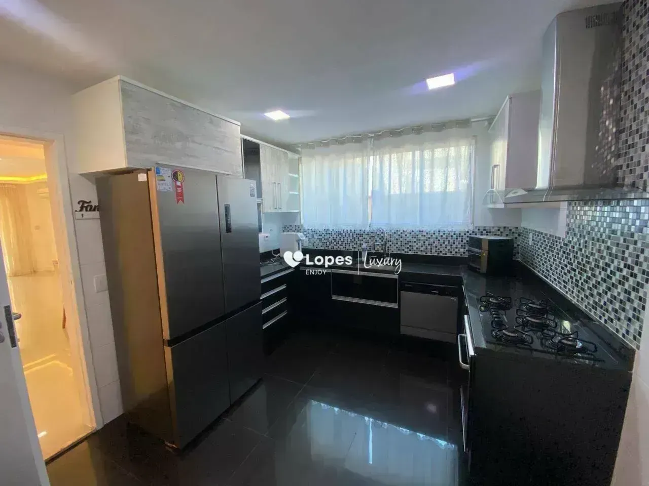 Casa mobiliada com 5 dormitórios e 270 m², 4 vagas — photo 12