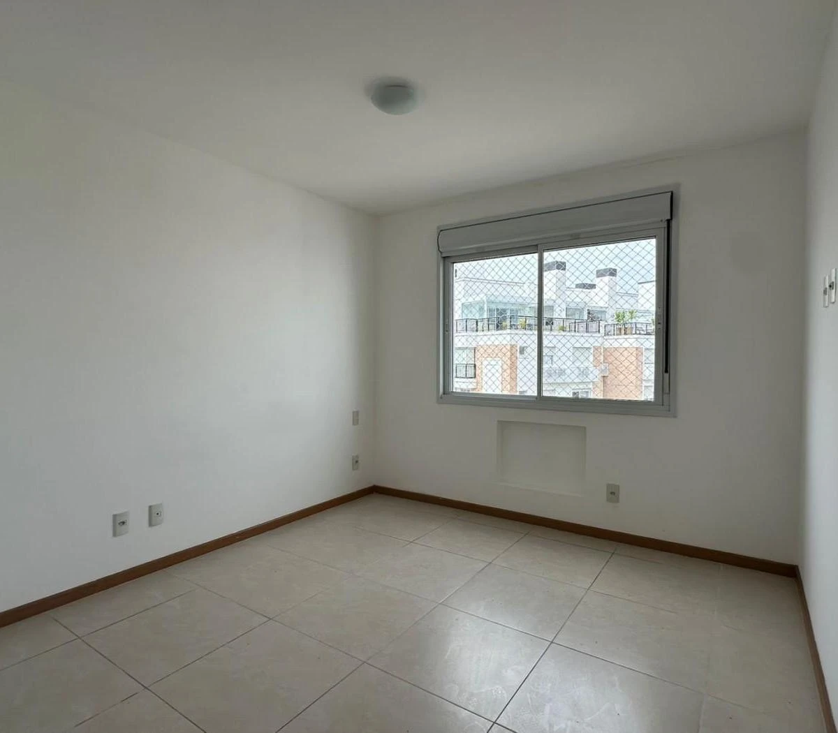 3-bedroom apartment with a water view in Florianópolis — photo 22