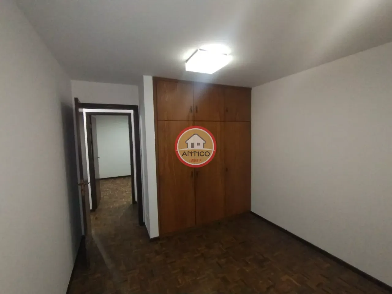 380 m² house with a separate closed kitchen and 5 bedrooms — photo 11