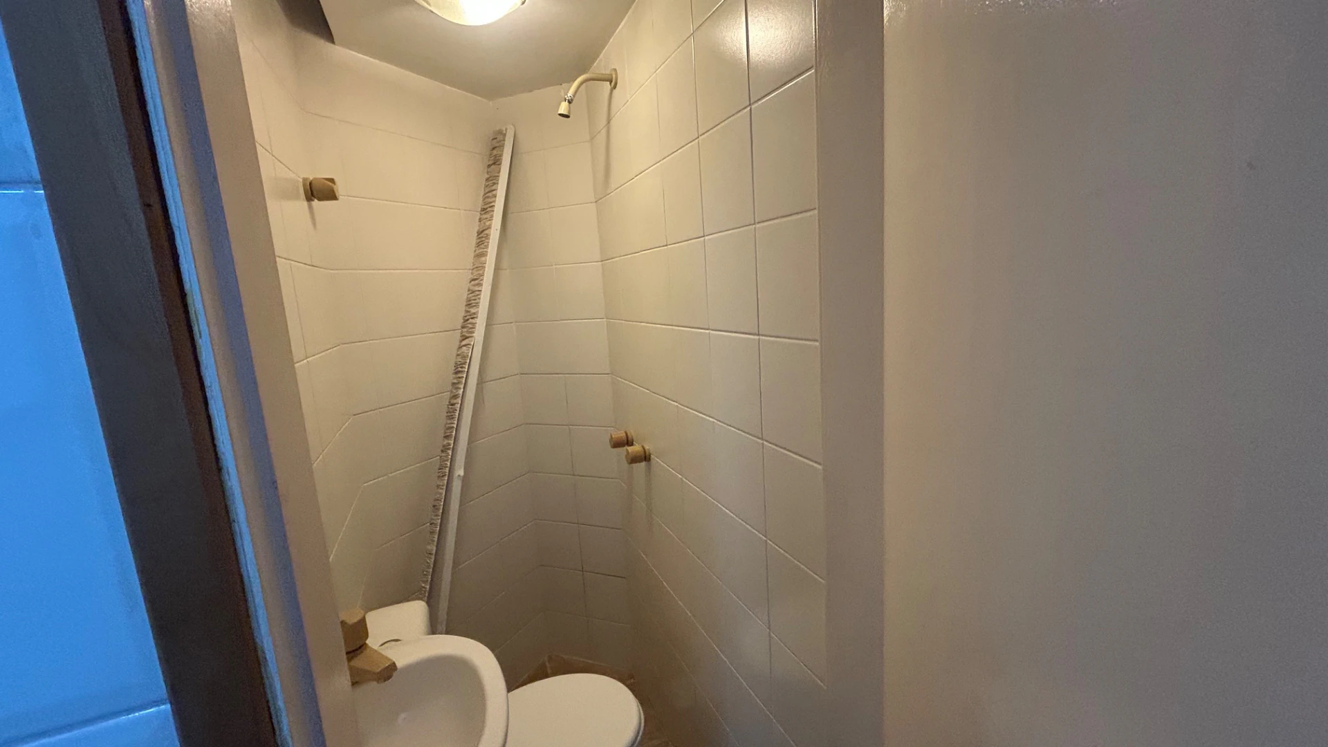 Apartamento de 3 quartos com piso de cerâmica e 2 banheiros — photo 18
