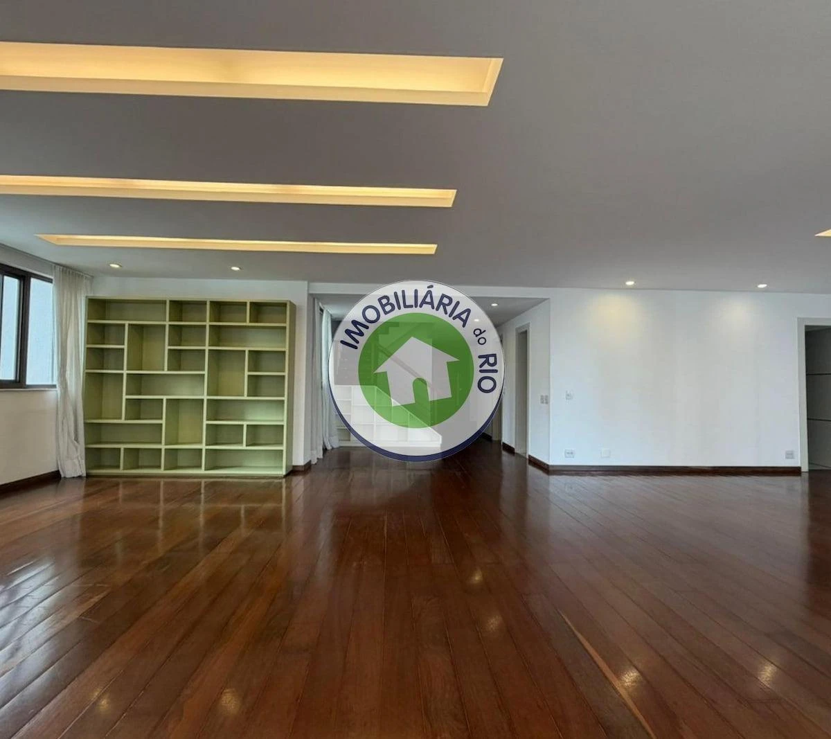 4-bedroom rental with 5 bathrooms and water views — photo 19