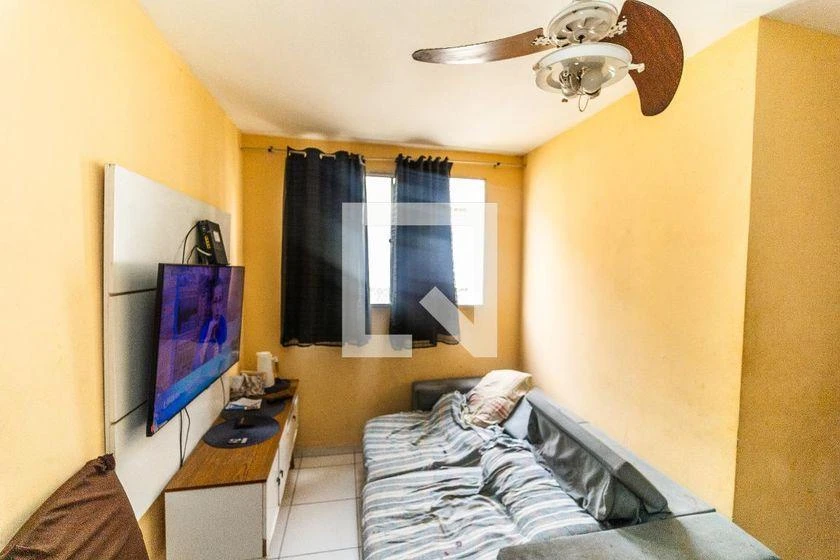 2-bedroom apartment in a building with a pool — photo 7