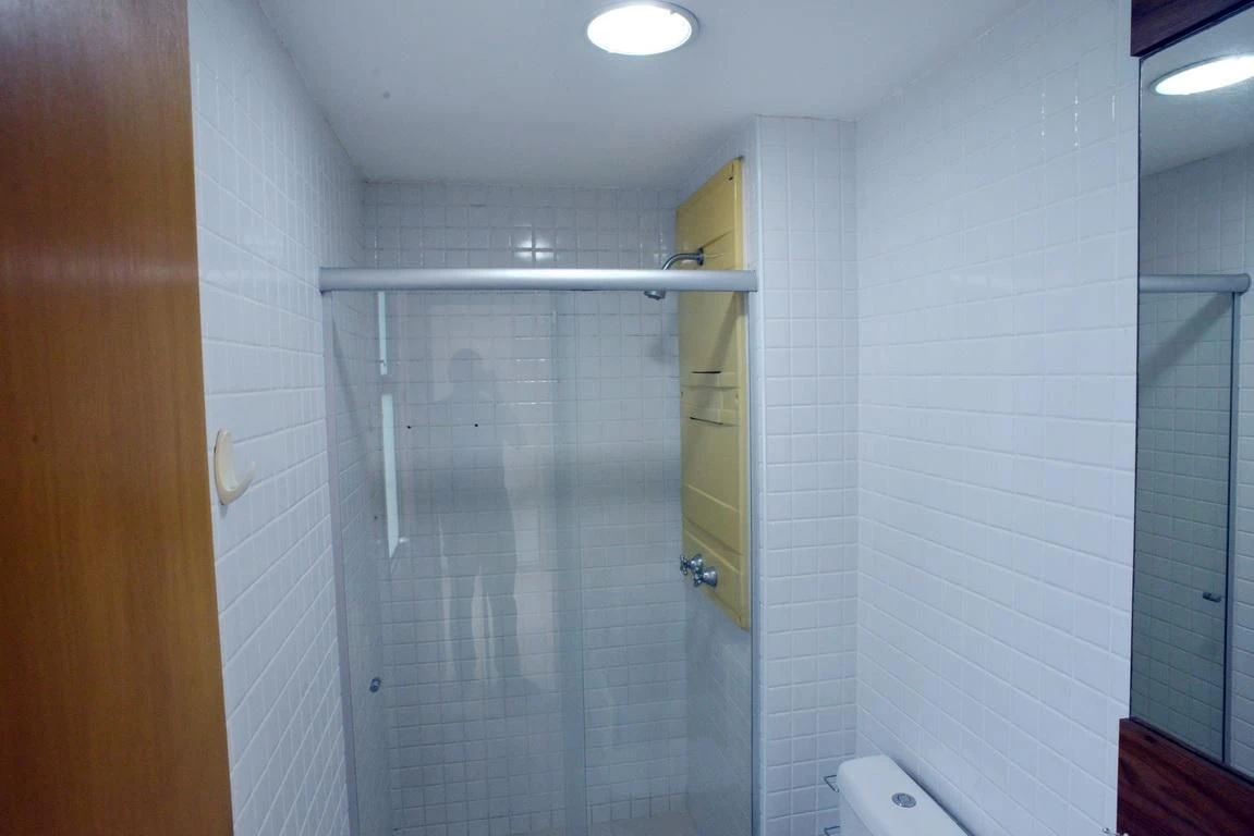 Jacuzzi in a 4-bedroom apartment, 233 m² — photo 74