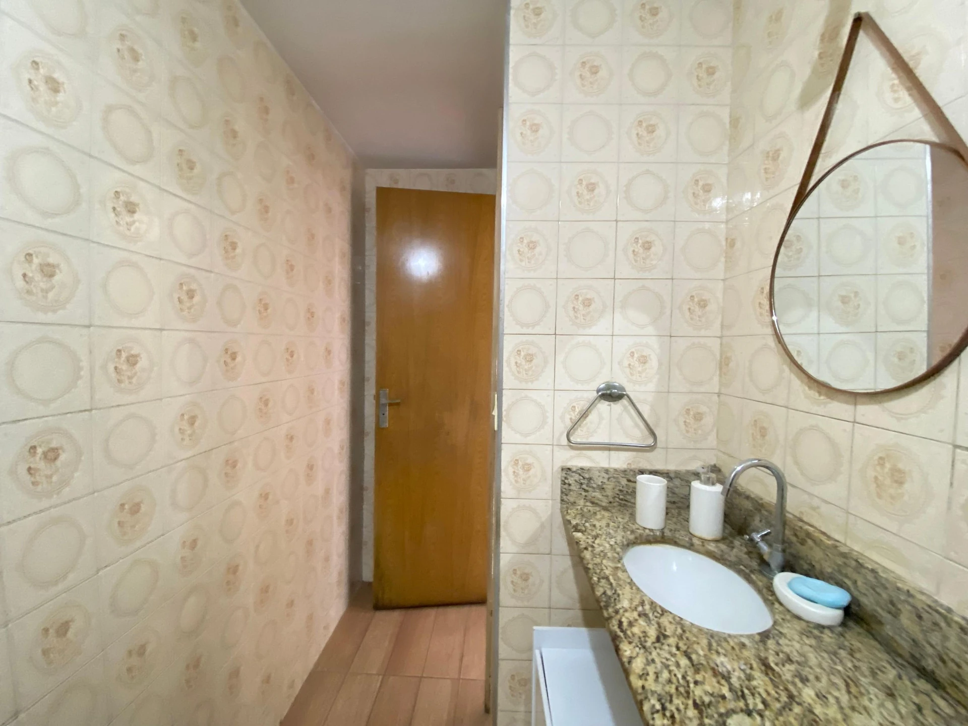Apartment, 92 m², with wood or laminate floors — photo 33