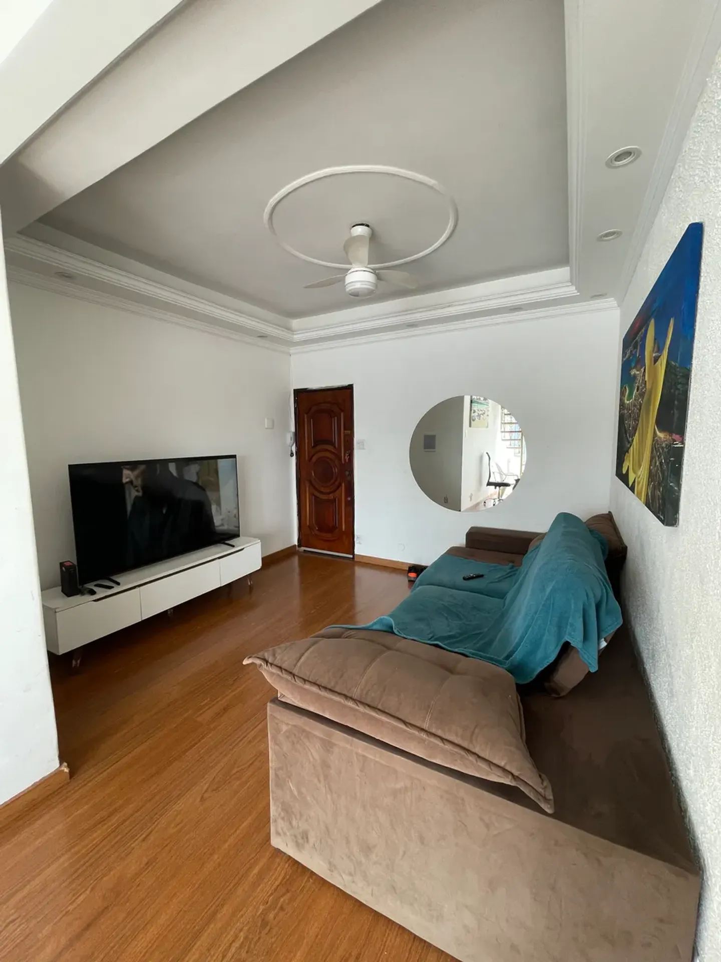 Glass-enclosed balcony in a 2-bedroom apartment, 80 m²