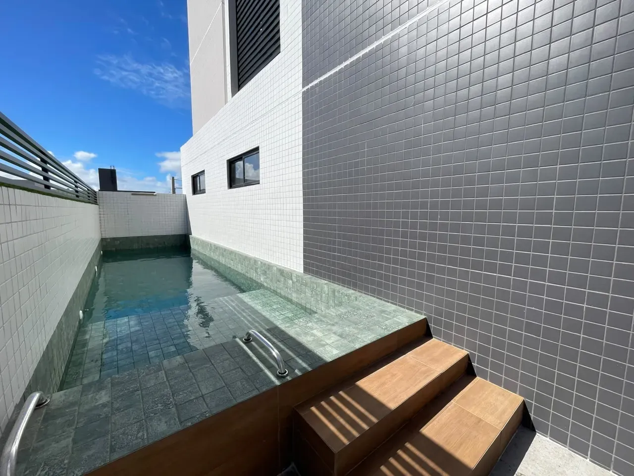 2-bedroom apartment with en-suite and 6th floor — photo 3