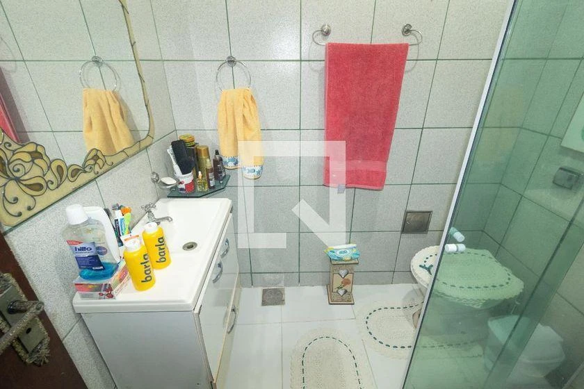 Walk-in closet in a 4-bedroom house, 250 m² — photo 23