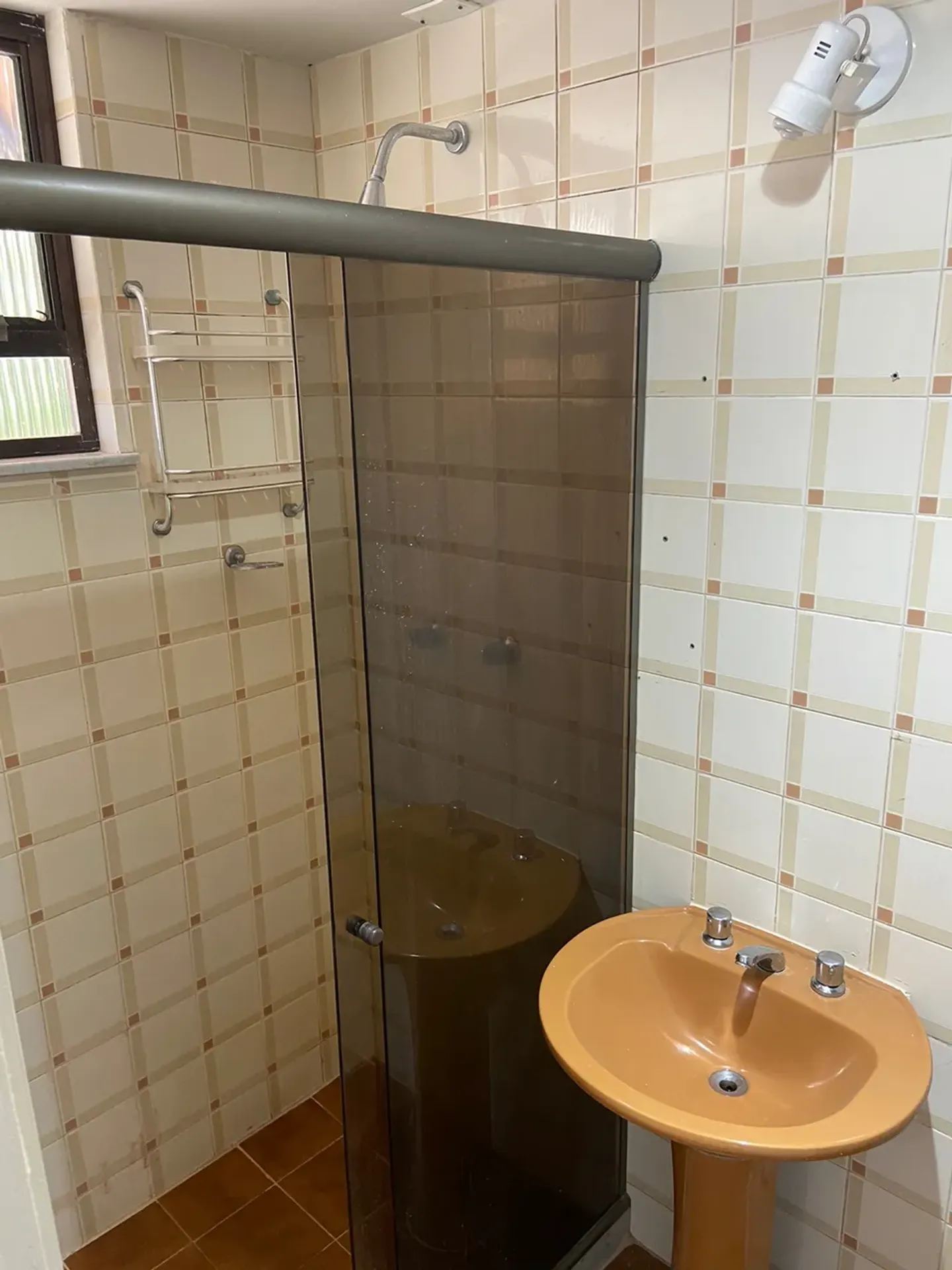 Wood or laminate floors in a 2-bedroom apartment, 70 m² — photo 6