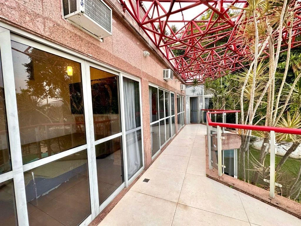 House with 5 bedrooms and 5 bathrooms — photo 10
