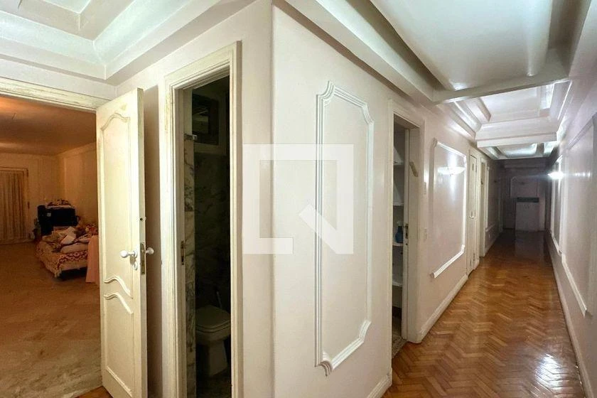 Glass-enclosed balcony in a 4-bedroom apartment, 403 m² — photo 42