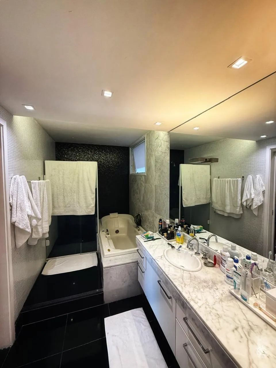 Furnished apartment with 4 bedrooms and 5 bathrooms — photo 9
