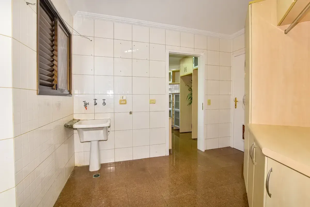 2-bedroom apartment with a home office — photo 34