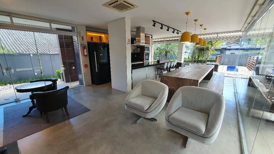 Floor-to-ceiling windows in a 2-bedroom apartment, 67 m² — photo 19