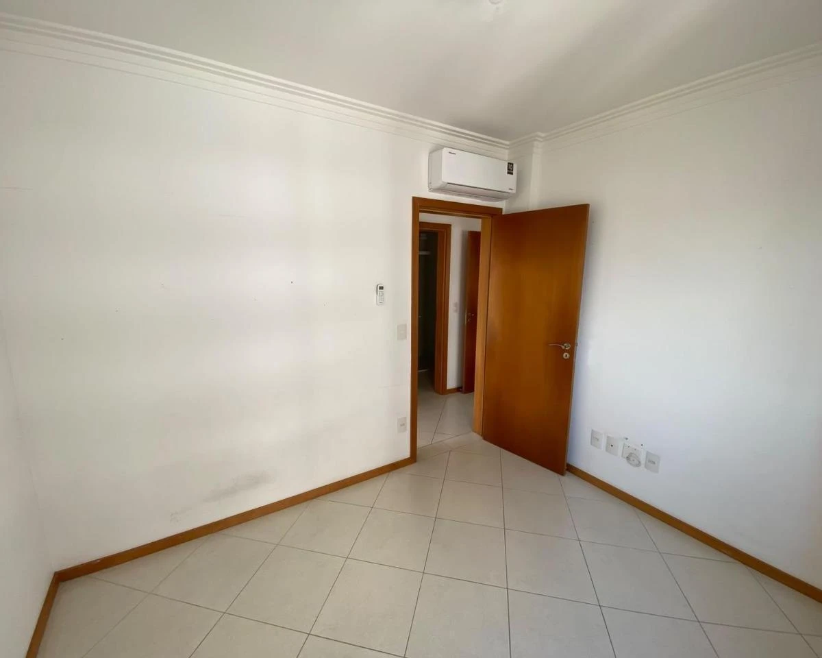 3-bedroom apartment with a water view — photo 6