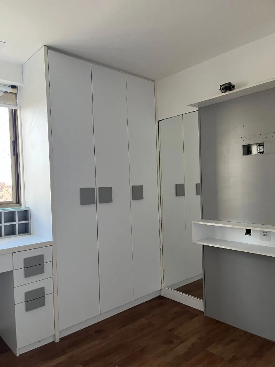 4-bedroom apartment with a walk-in closet — photo 12