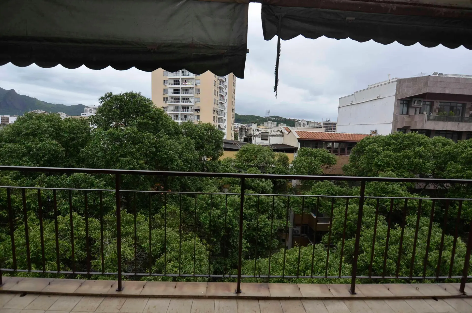 3-bedroom apartment with a mountain view in Rio de Janeiro — photo 6