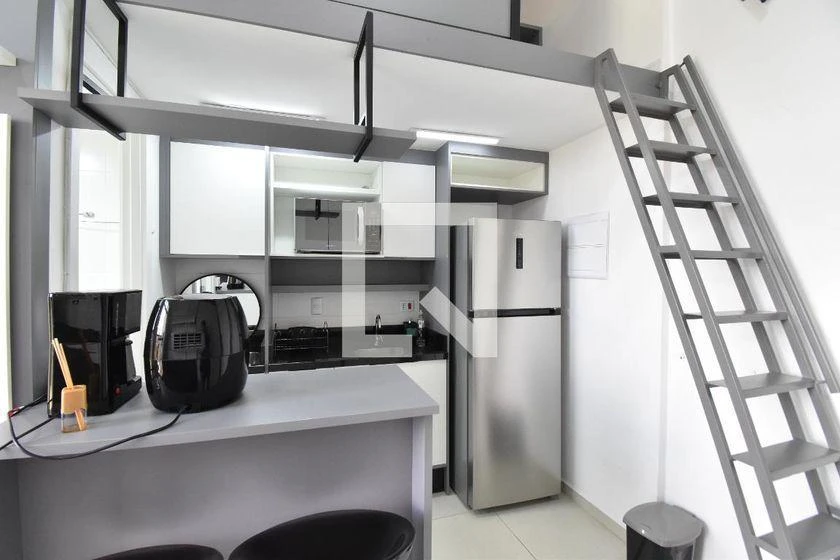 One-bedroom apartment in a building with a gym — photo 15